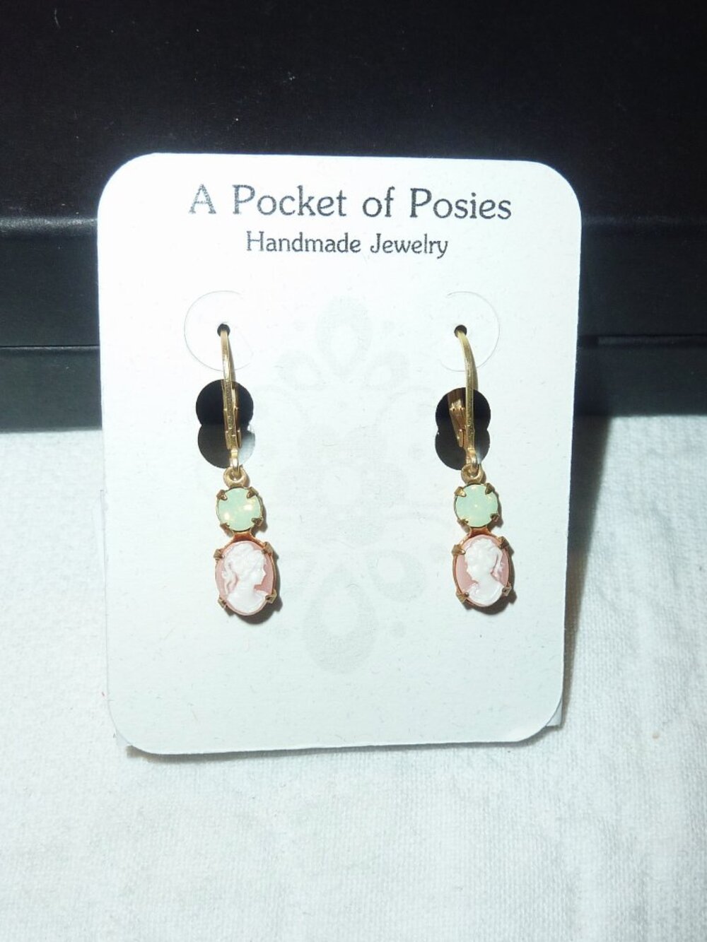 NWT A Pocket of Posies Cameo Opal Gold Tone Earrings Very Unique